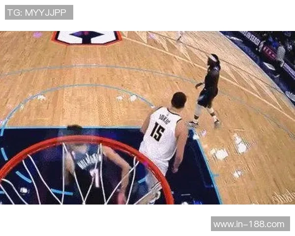 普尔及时协防成功制止费尔斯偷袭多特展现出色防守能力